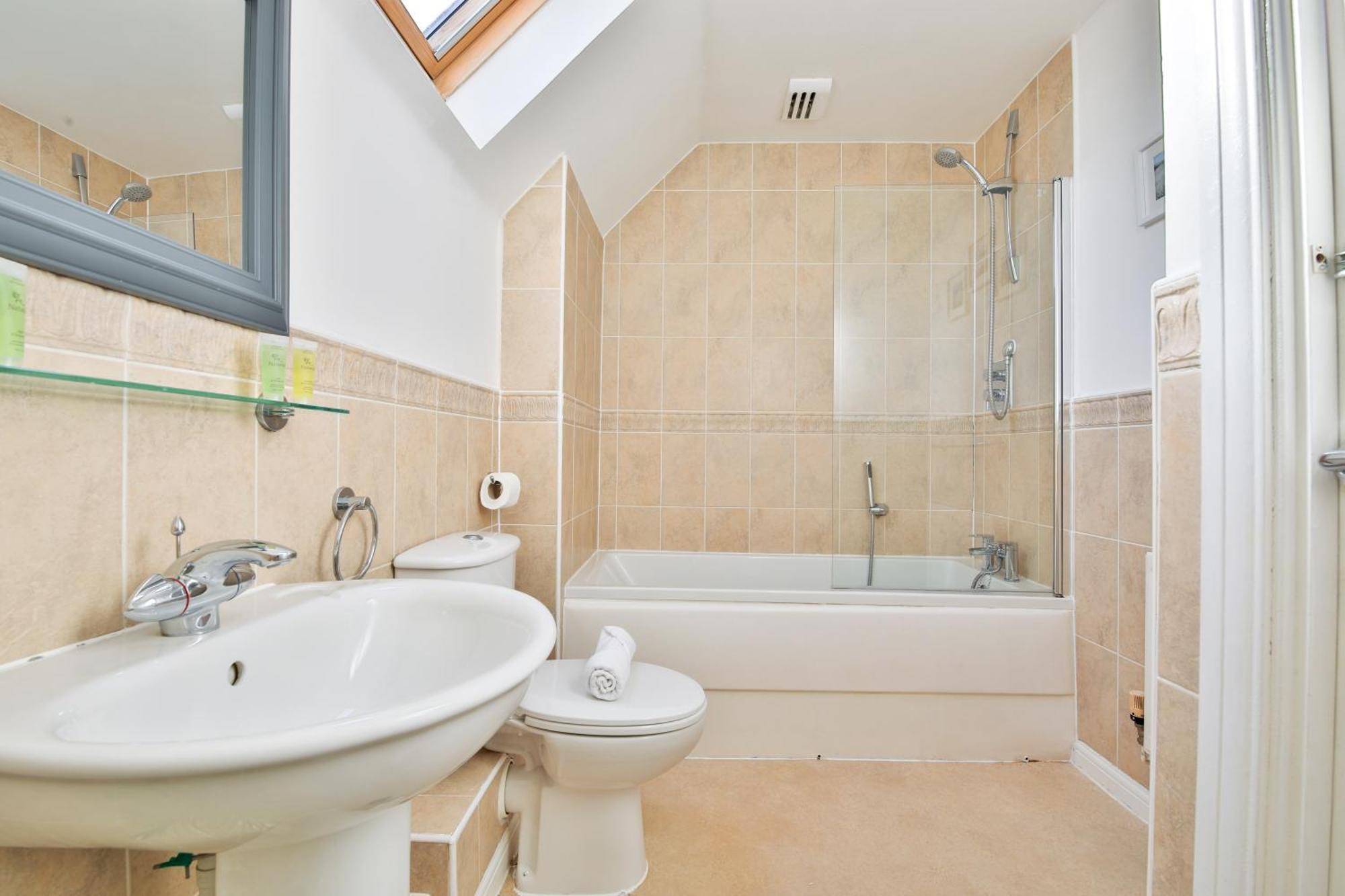 Stayright 2 Bed Beach House With Private Parking- Next To Barry Beach And Jackson Bay Exterior photo
