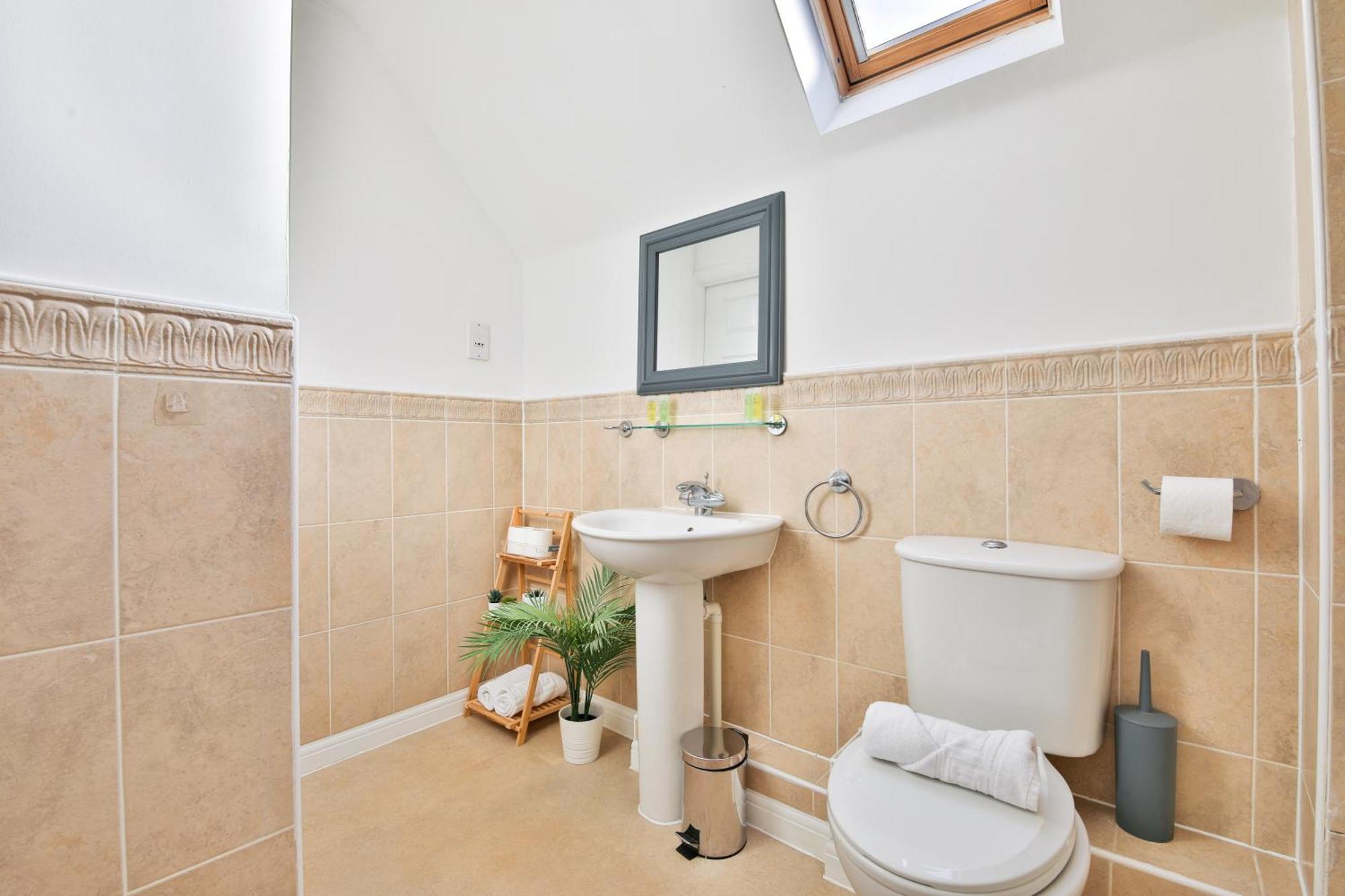 Stayright 2 Bed Beach House With Private Parking- Next To Barry Beach And Jackson Bay Exterior photo