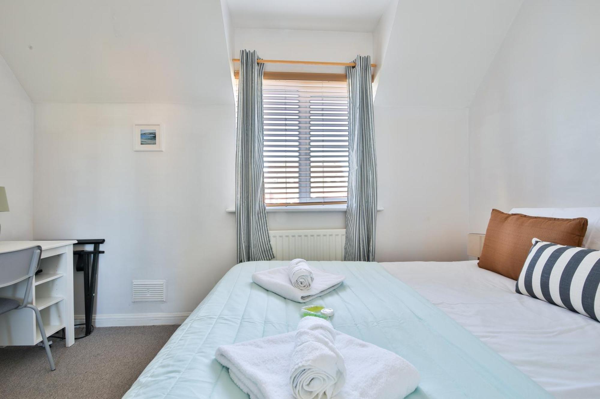 Stayright 2 Bed Beach House With Private Parking- Next To Barry Beach And Jackson Bay Exterior photo