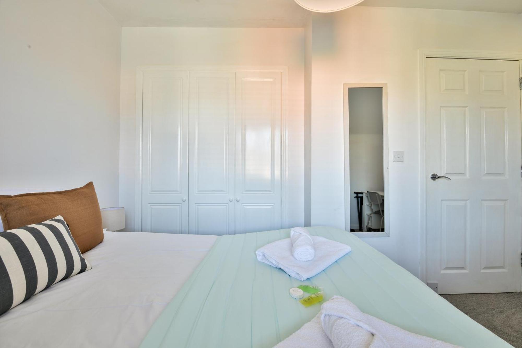 Stayright 2 Bed Beach House With Private Parking- Next To Barry Beach And Jackson Bay Exterior photo